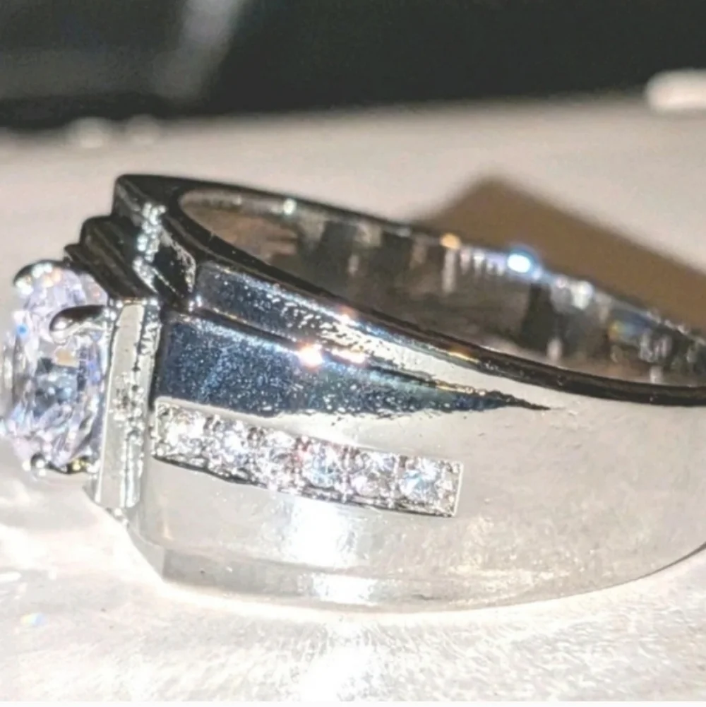 Elegant Men's Ring Sz 11